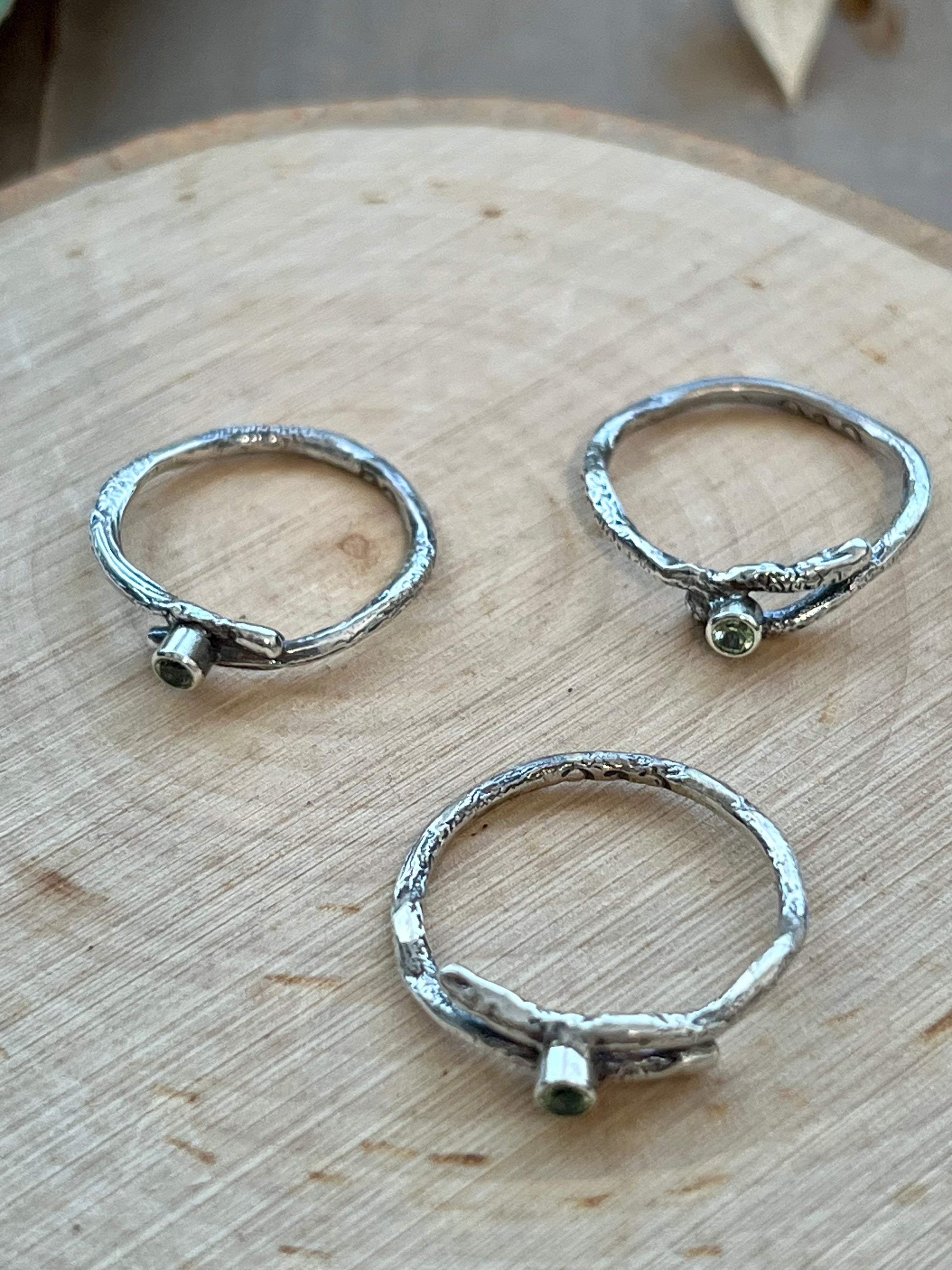 Retorno Peridot Stacking Ring