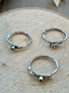 Retorno Peridot Stacking Ring